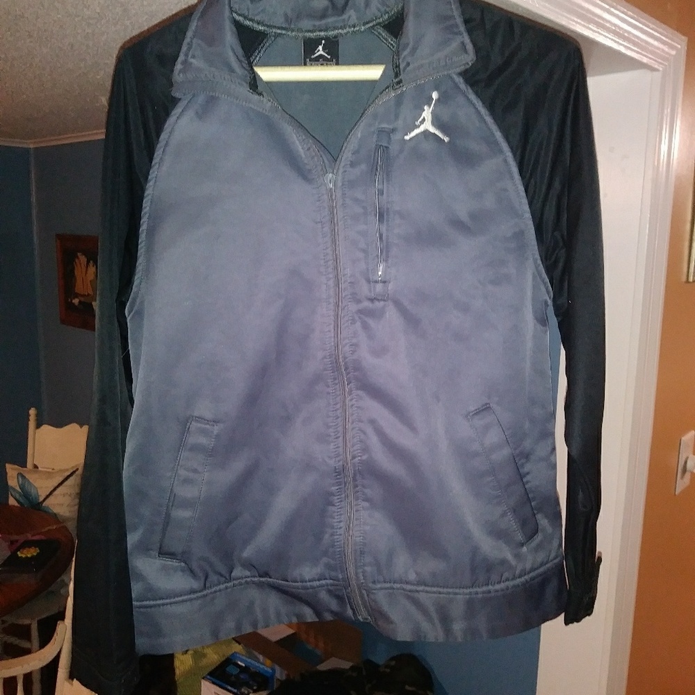 Jordan jacket size medium boys